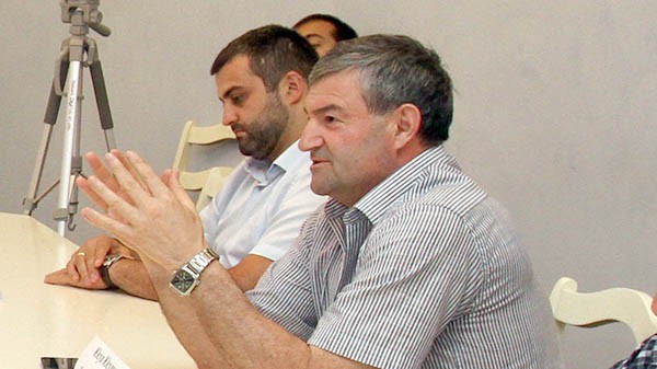 Марат Асланов (слева) и Юсуп Юсупов (справа) считают, что местные руководители  себя дискредитировали